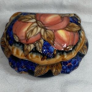 Morian Ware Hand-Painted Trinket Box – Peaches & Blueberries – Ceramic
